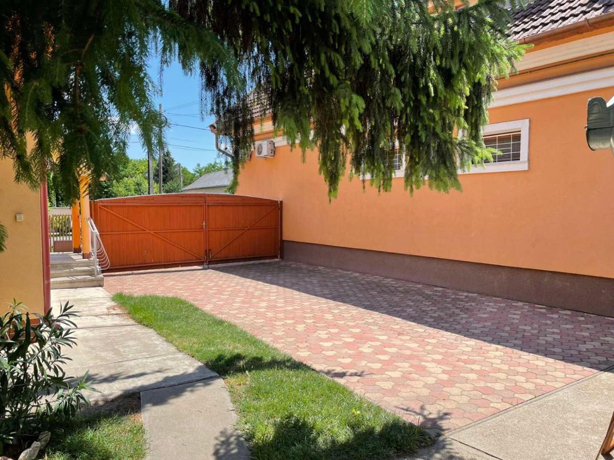 Апартаменты Csillam Vendeghaz Хайдусобосло Экстерьер фото